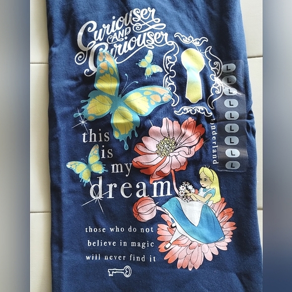 NWT Disney Alice in Wonderland Juniors Crop T shirt/Tee - Picture 6 of 16